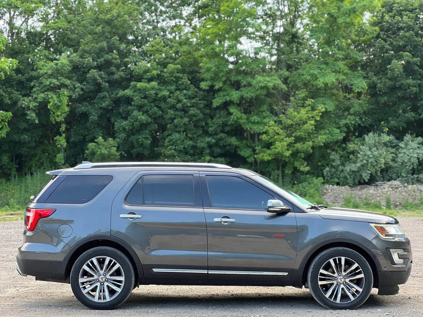 Used 2016 Ford Explorer Platinum AWD/4WD image 7