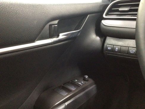 Used 2024 Toyota Camry SE image 16