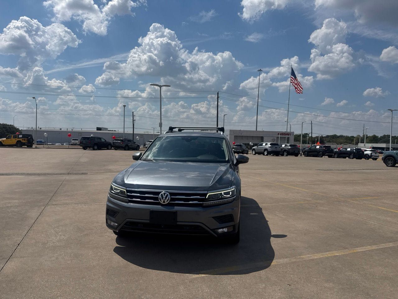 Used 2018 Volkswagen Tiguan SEL Premium FWD image 7