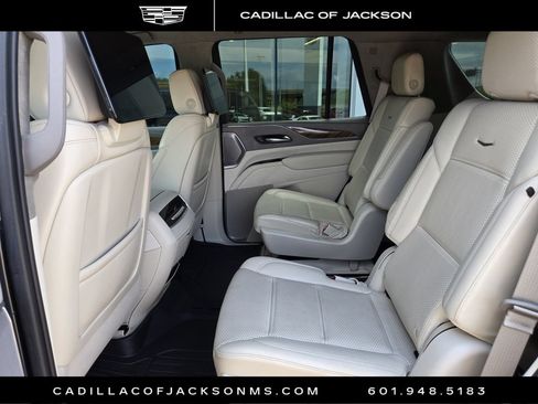 Used 2022 Cadillac Escalade Sport Platinum AWD/4WD image 13