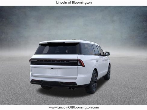 New 2026 Lincoln Navigator Reserve AWD/4WD image 8