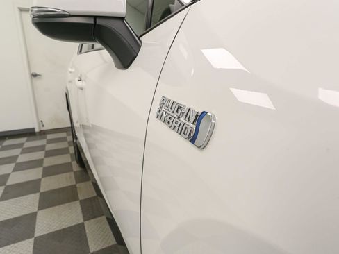 Used 2023 Toyota RAV4 SE image 8