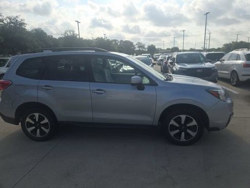 Used 2018 Subaru Forester 2.5i Premium AWD/4WD image 2