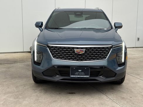 Used 2024 Cadillac XT4 Premium Luxury image 3