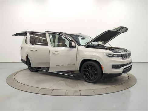 Used 2022 Jeep Grand Wagoneer Series III w/ Rear Seat Video Group 1 image 9