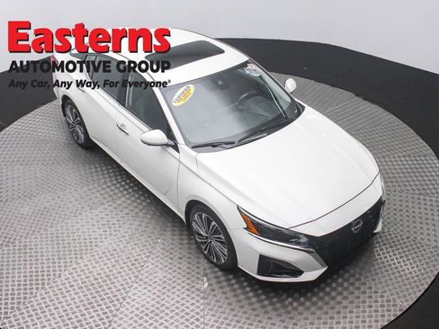 Used 2023 Nissan Altima 2.5 SL image 3