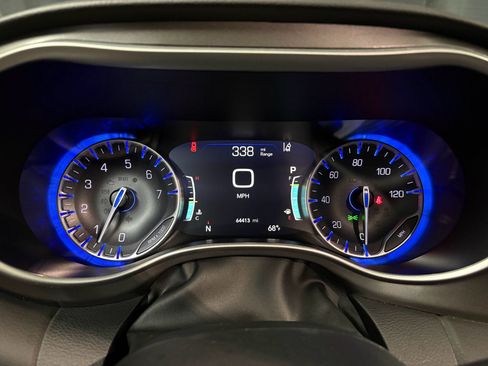 Used 2024 Chrysler Pacifica Touring-L FWD image 18