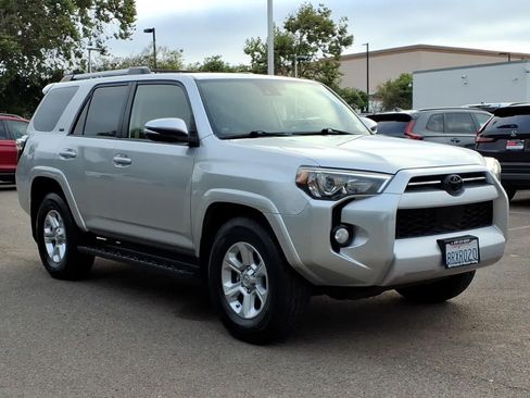 Used 2020 Toyota 4Runner SR5 Premium w/ Moonroof Package RWD image 3