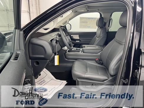 New 2025 Ford Expedition Active image 27