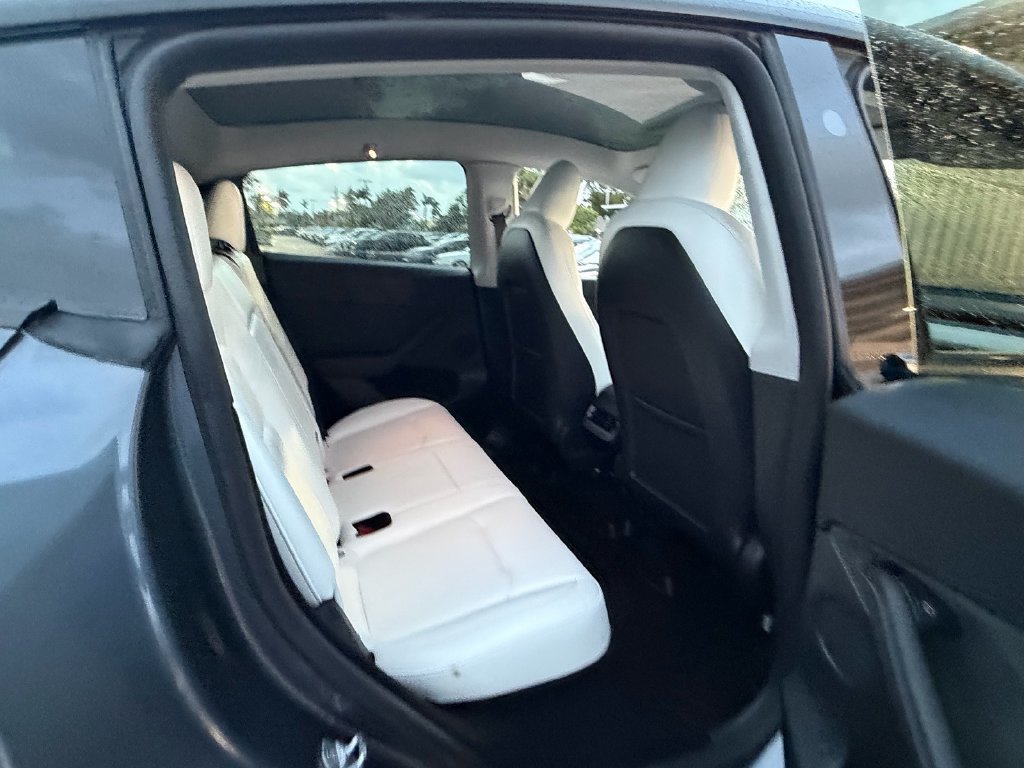 Used 2023 Tesla Model Y AWD image 14