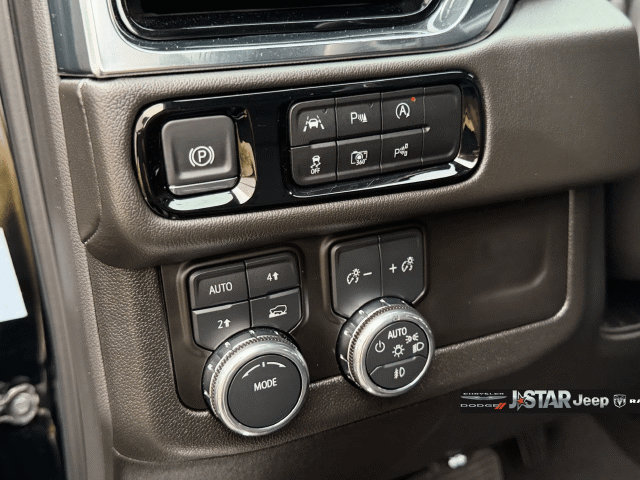Used 2025 GMC Yukon XL Denali AWD/4WD image 20