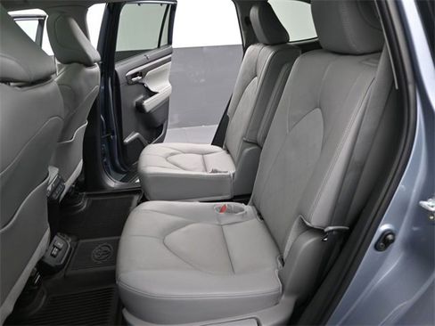 Used 2024 Toyota Highlander Platinum image 15
