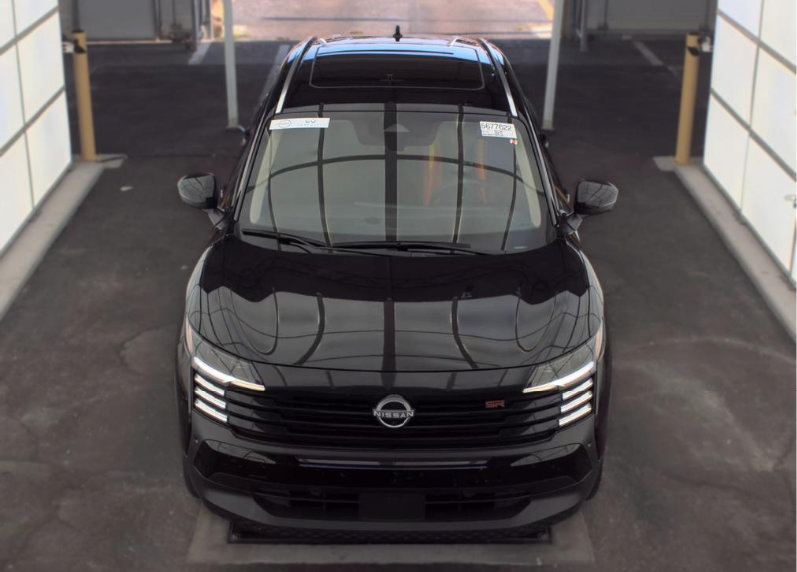 Used 2025 Nissan Kicks SR w/ SR Premium Package FWD image 2