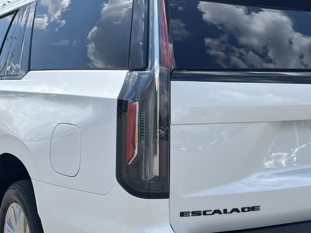 Certified 2024 Cadillac Escalade ESV Premium Luxury AWD/4WD image 11