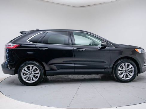 Used 2024 Ford Edge Titanium image 2
