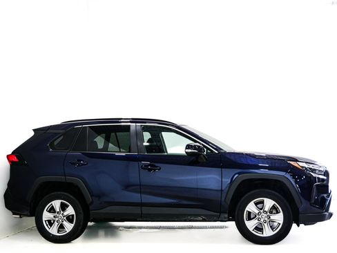 Used 2024 Toyota RAV4 XLE FWD image 4