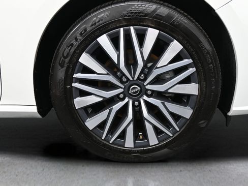Used 2025 Nissan Altima 2.5 SV FWD image 18