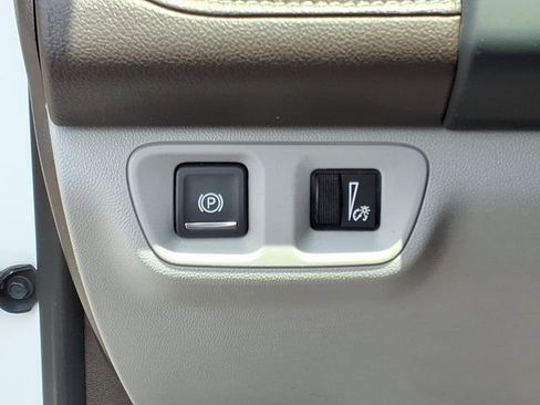 Used 2023 GMC Acadia SLT w/ Preferred Package FWD image 17