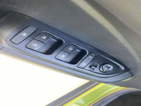 Used 2023 Hyundai Venue SEL image 16