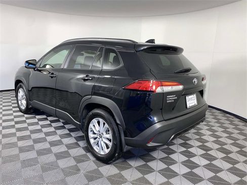Used 2023 Toyota Corolla Cross LE image 6