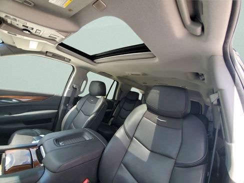 Used 2019 Cadillac Escalade Luxury AWD/4WD image 17