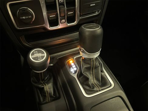 Used 2023 Jeep Gladiator Overland image 27