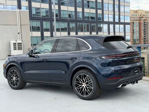 Used 2026 Porsche Cayenne AWD/4WD image 3
