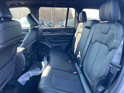 New 2026 Jeep Grand Cherokee Limited image 11