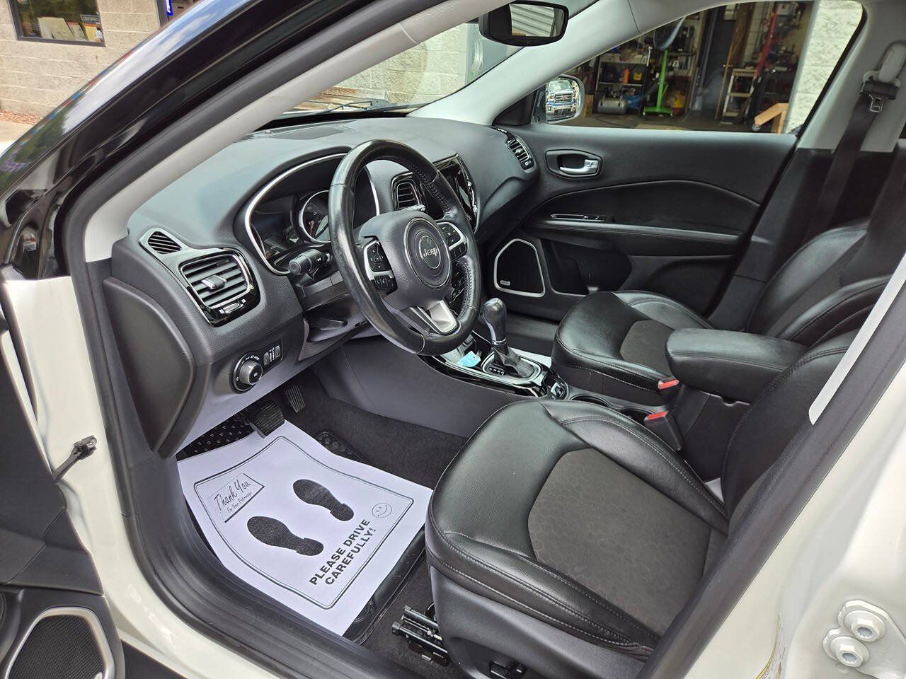 Used 2021 Jeep Compass Latitude w/ Sun and Sound Group AWD/4WD image 9