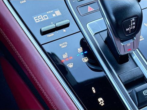 Used 2019 Porsche Panamera 4 image 21