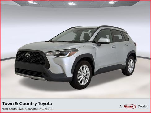 Used 2023 Toyota Corolla Cross LE FWD image 1