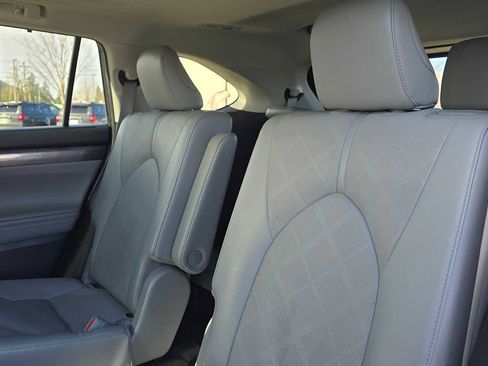 Used 2022 Toyota Highlander Platinum image 20