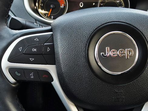 Used 2017 Jeep Cherokee Trailhawk w/ Cold Weather Group AWD/4WD image 25