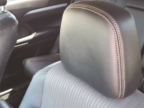 Certified 2018 Toyota Highlander Plus FWD image 12