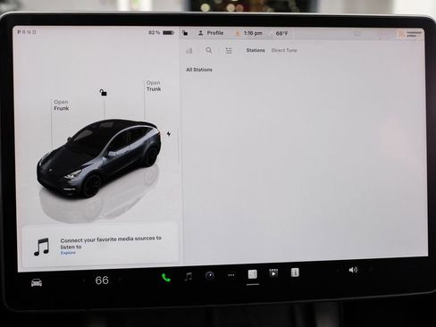 Used 2022 Tesla Model Y Performance AWD/4WD image 26