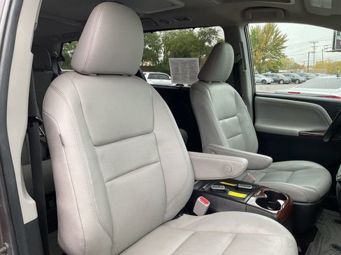 Used 2015 Toyota Sienna AWD image 51
