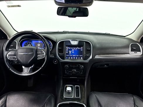 Used 2018 Chrysler 300 Limited image 15