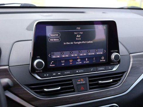 Used 2025 Nissan Altima 2.5 SV FWD image 15
