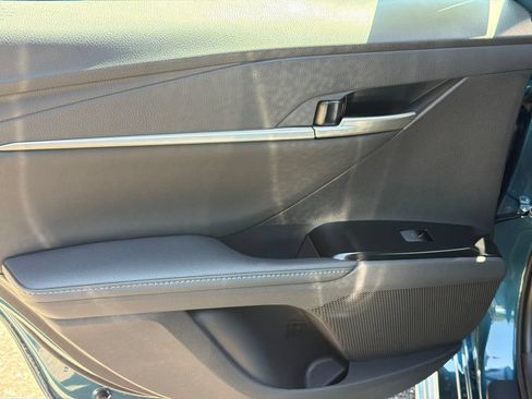 New 2026 Toyota Camry Hybrid FWD image 19