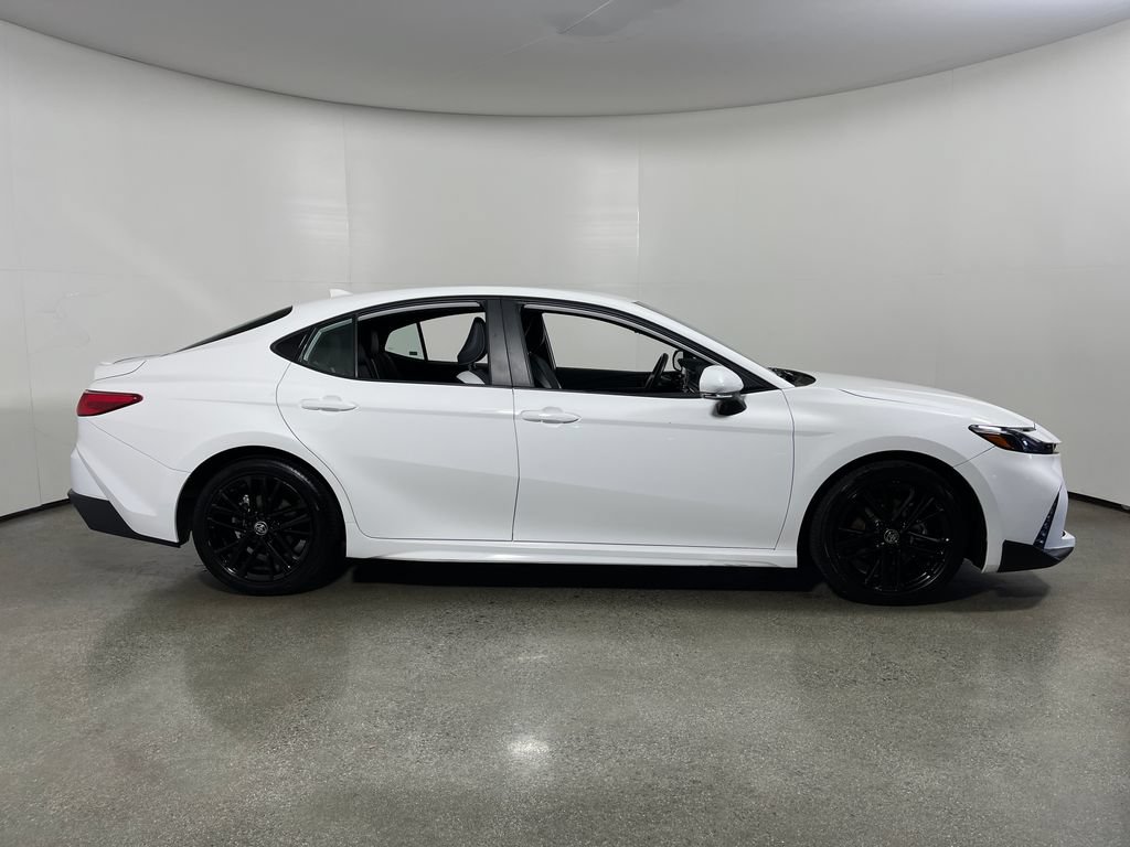 Used 2025 Toyota Camry SE FWD image 2