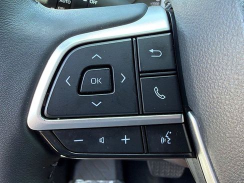 Certified 2025 Toyota Highlander XLE FWD image 18