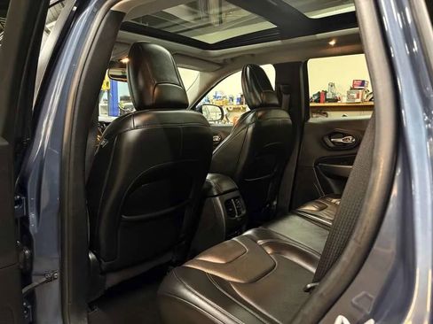 Used 2019 Jeep Cherokee Limited AWD/4WD image 25