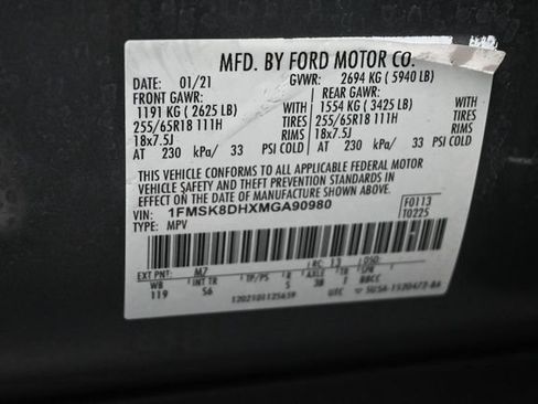 Certified 2021 Ford Explorer XLT w/ Equipment Group 202A AWD/4WD image 35