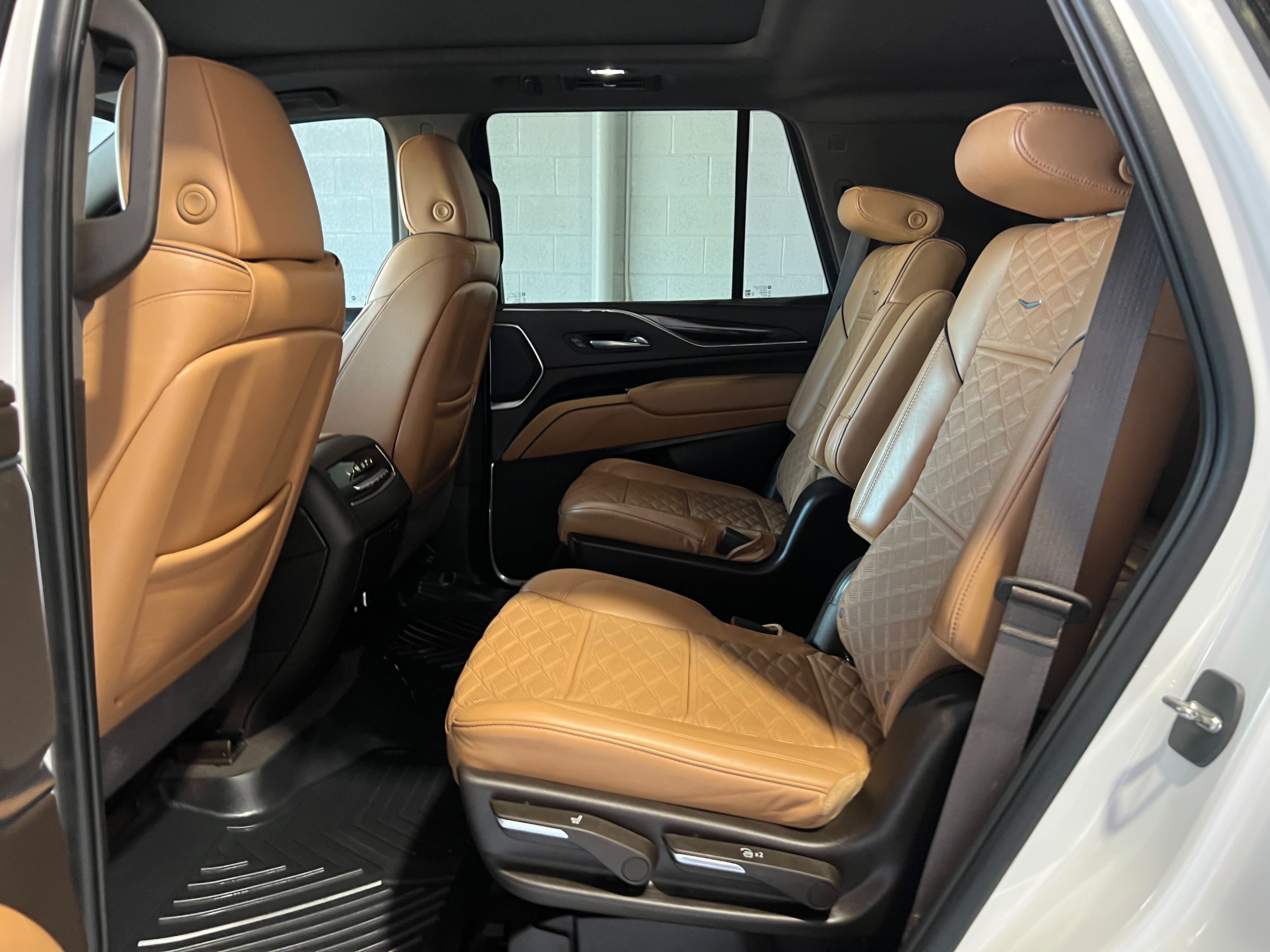 Used 2022 Cadillac Escalade Premium Luxury AWD/4WD image 9