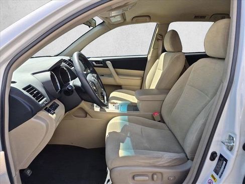 Used 2013 Toyota Highlander Plus FWD image 15