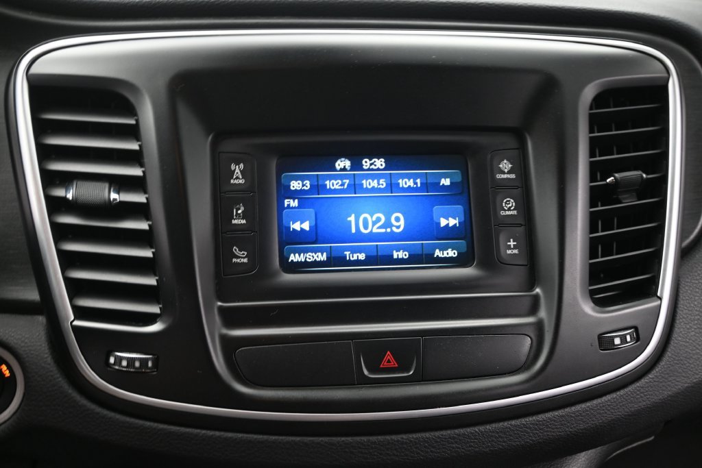 Used 2015 Chrysler 200 Limited w/ Convenience Group FWD image 27