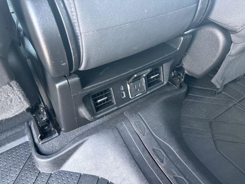 Used 2022 Chevrolet Silverado 1500 LT AWD/4WD image 10