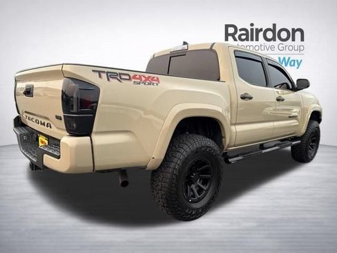 Used 2017 Toyota Tacoma TRD Sport w/ Tow Package (A/T) AWD/4WD image 7