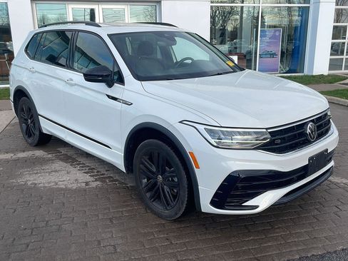 Used 2022 Volkswagen Tiguan SE R-Line image 3