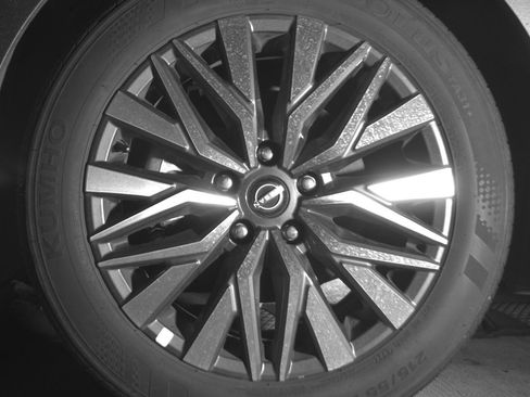 Used 2025 Nissan Altima 2.5 SV image 12